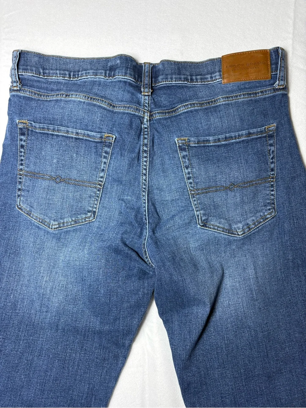 Lucky Brand Men’s 410 Athletic Straight Medium Wash Jeans 34x29